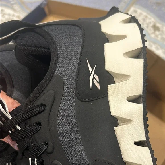 Reebok Womens Black and off White Athletic Shoes - Picture 4 of 11